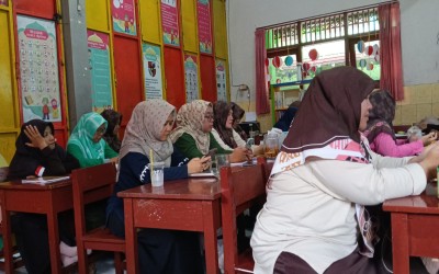 MIN 3 BANYUMAS MENGGELAR BEDAH BUKU MATEMATIKA PRAKTIS